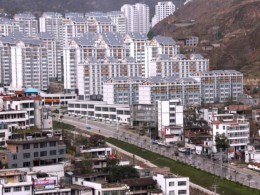 全員拼搏齊奮進，攻堅克難勇爭先